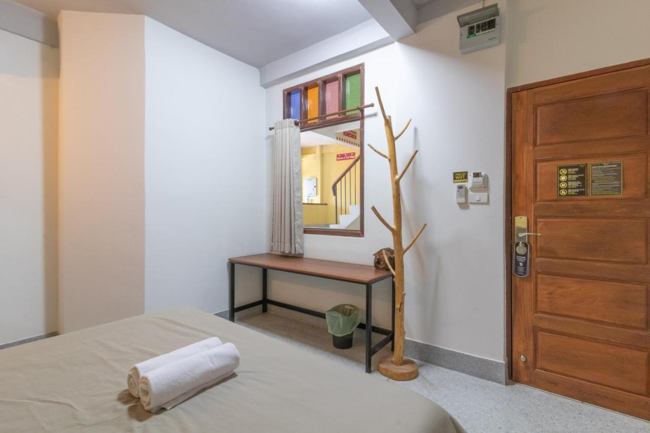 Banthat Thong Hostel Bangkok Zewnętrze zdjęcie